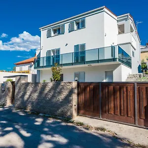 https://apartments-ena-zadar.hotelinzadar.com